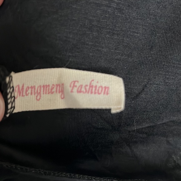 Mengmeng skull cutout muscle tshirt, never worn - Picture 4 of 4